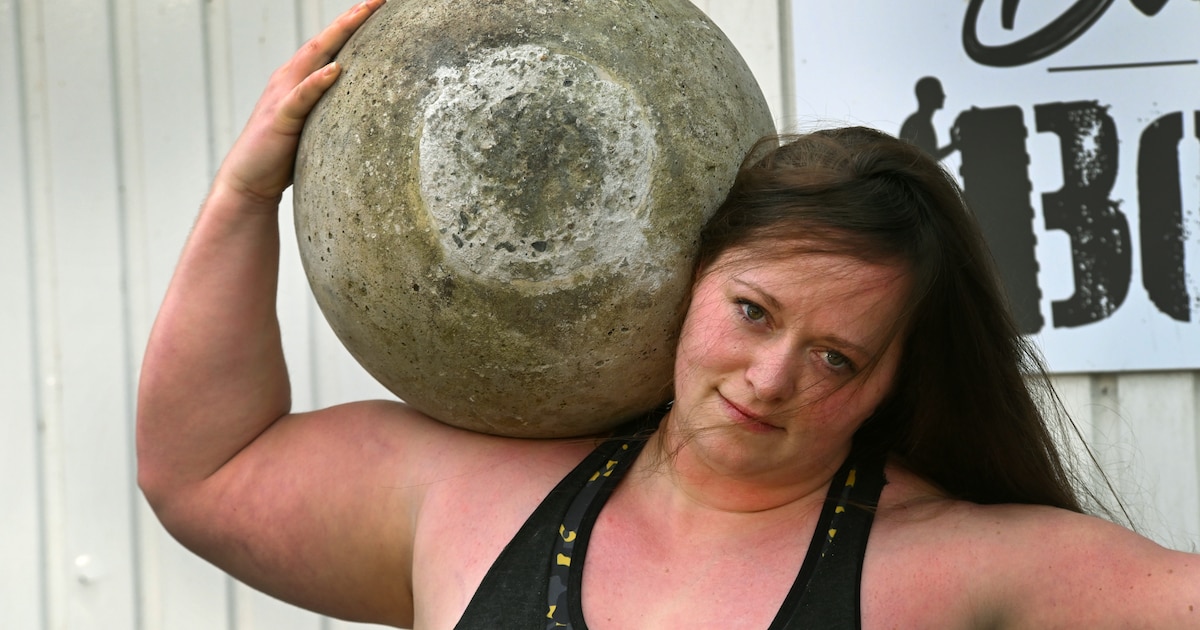 Rowena Wehnes poseert als sterke vrouw